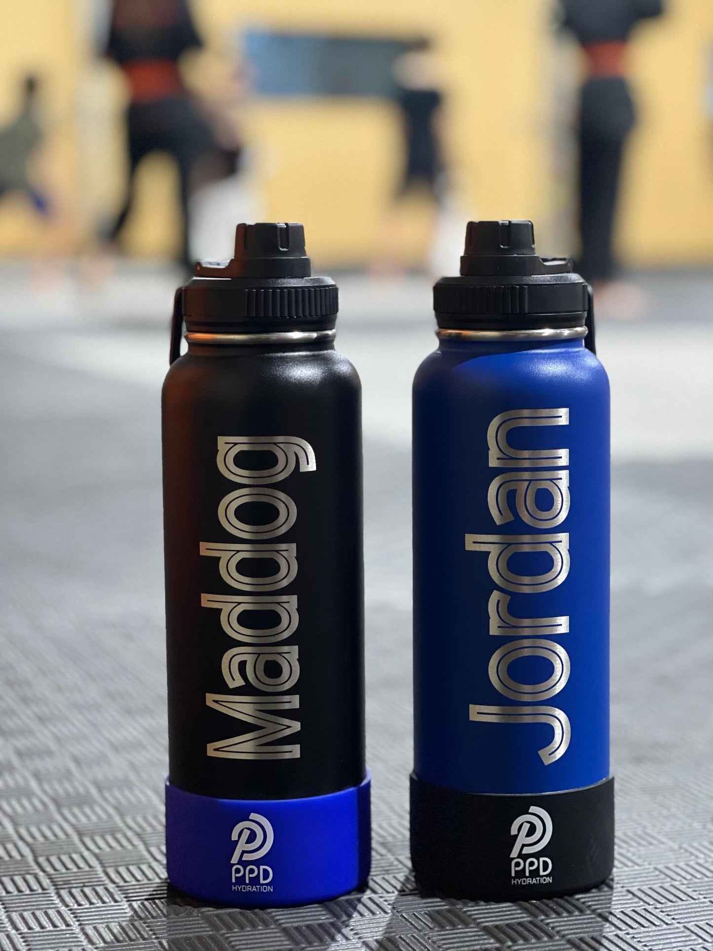 1.2l 40oz black and blue water bottles with engraving